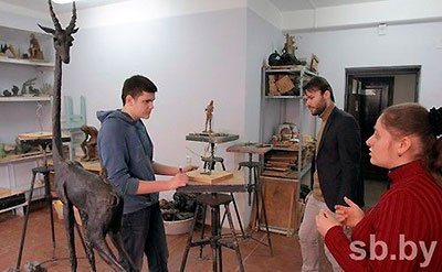 Минчанин Дмитрий Буевич о профессии скульптора мечтал с детства. Родители выбор сына поддерживают.
