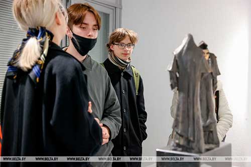 Выставка молодых скульпторов открылась в Академии искусств – На фото учащиеся МГХК им. Глебова