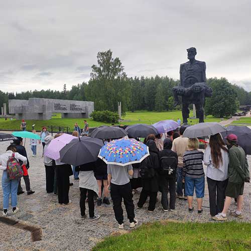 Экскурсия и пленэр в мемориальном комплексе «Хатынь»