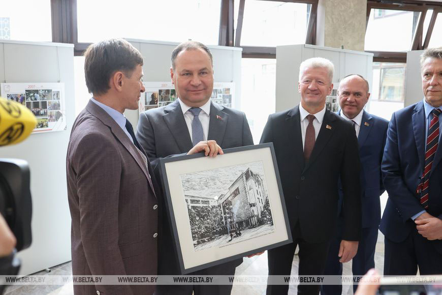 «Сфера культуры получила прекрасный подарок». Головченко открыл новый комплекс зданий Минского худколледжа