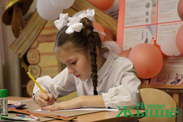 Художник Элеонора Ляхнович провела мастер-класс для&nbsp;юных новогрудчан