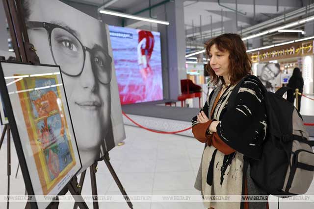 «Картина – как победа над болезнью». В Минске открылась выставка воспитанников детского хосписа