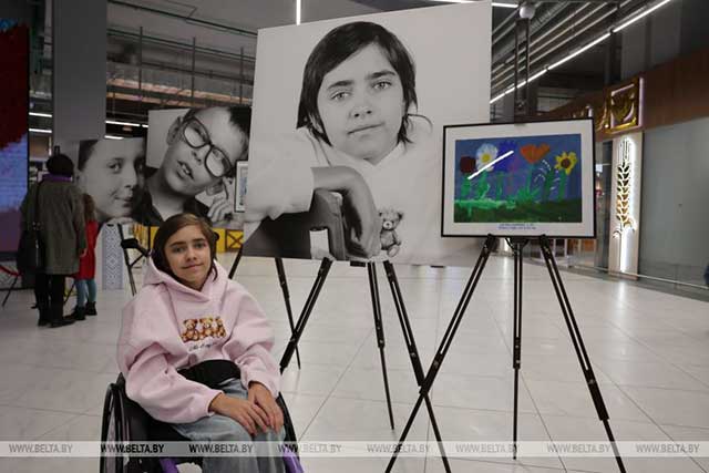 «Картина – как победа над болезнью». В Минске открылась выставка воспитанников детского хосписа