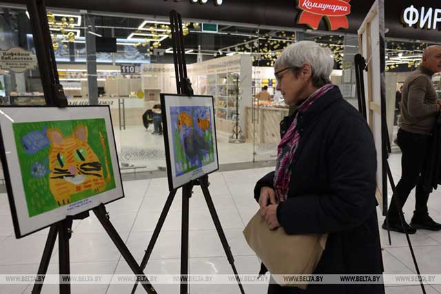 «Картина – как победа над болезнью». В Минске открылась выставка воспитанников детского хосписа