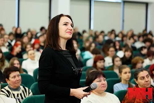 Председатель Мингорисполкома Владимир Кухарев встретился с педагогами и учащимися Минского государственного художественного колледжа имени А. К. Глебова