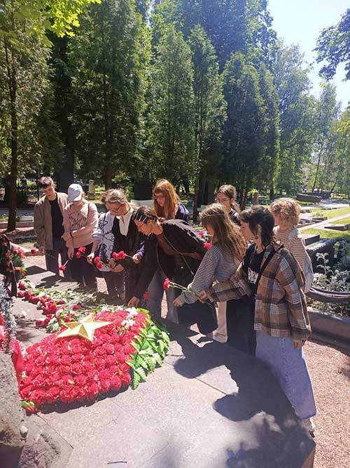 Представители колледжа приняли участие в Народном возложении на Военном кладбище