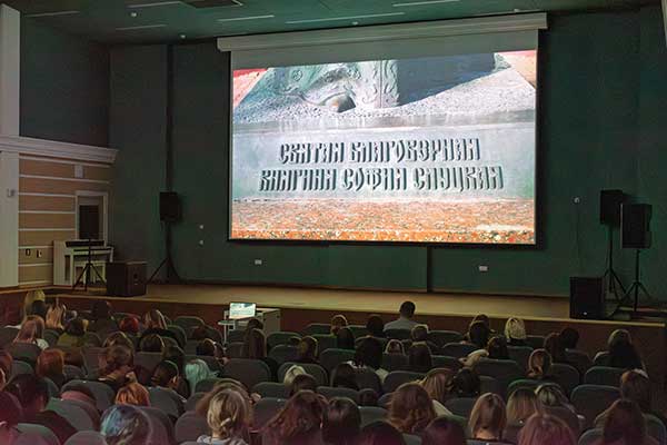 Кино «Яркая звезда Софии Слуцкой»