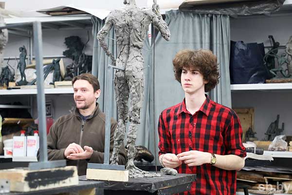 Фотофакт. Посмотрели, как проходят занятия у&nbsp;студентов-скульпторов МГХК имени Глебова