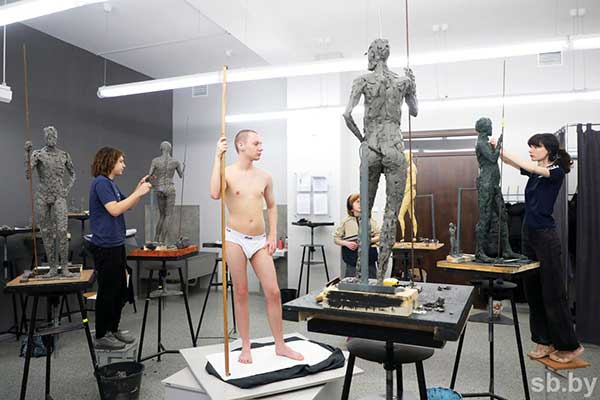 Фотофакт. Посмотрели, как проходят занятия у&nbsp;студентов-скульпторов МГХК имени Глебова