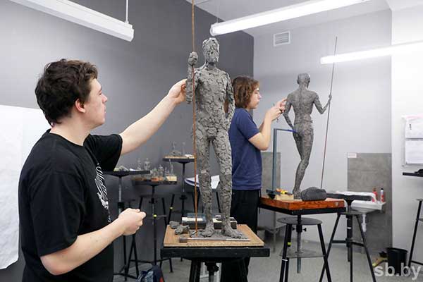 Фотофакт. Посмотрели, как проходят занятия у&nbsp;студентов-скульпторов МГХК имени Глебова