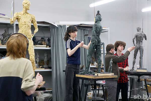 Фотофакт. Посмотрели, как проходят занятия у&nbsp;студентов-скульпторов МГХК имени Глебова