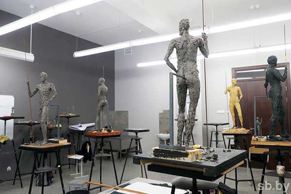 Фотофакт. Посмотрели, как проходят занятия у&nbsp;студентов-скульпторов МГХК имени Глебова