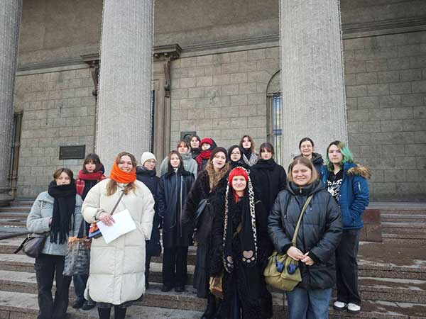 Обучающиеся посетили выставки в Национальном художественном музее