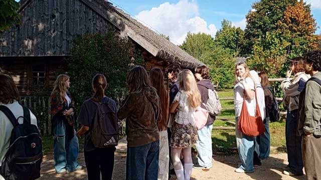 Экскурсия в Белорусский скансен: студенты изучили материальную культуру страны