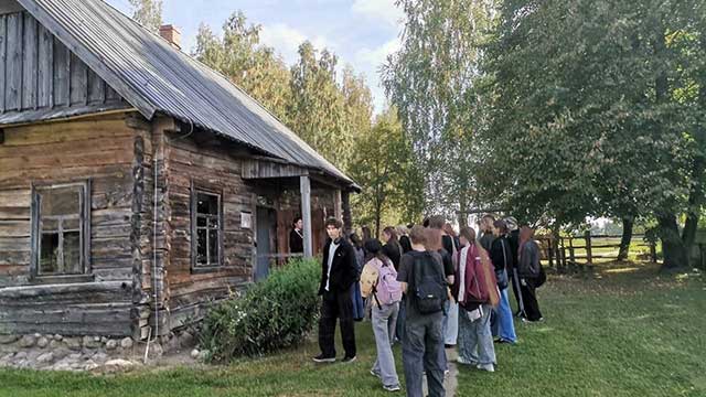 Экскурсия в Белорусский скансен: студенты изучили материальную культуру страны