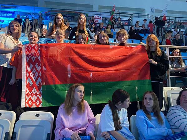 Плакаты в поддержку спортсменов