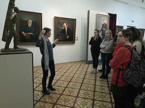 Учащиеся и курсанты посетили Художественную галерею Михаила Савицкого